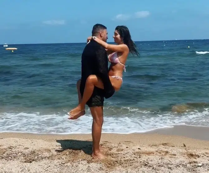 Bonheur apr&egrave;s humiliation : Sarah Lopez de nouveau en couple avec un restaurateur tr&egrave;s c&eacute;l&egrave;bre