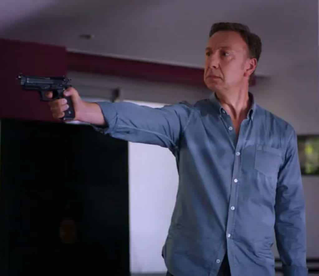 Stéphane Bern : l’animateur s'exprime sur le buzz d'une photo de lui, pistolet à la main