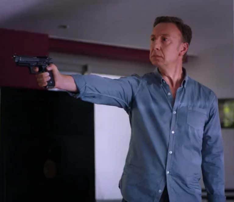 Stéphane Bern : l’animateur s'exprime sur le buzz d'une photo de lui, pistolet à la main