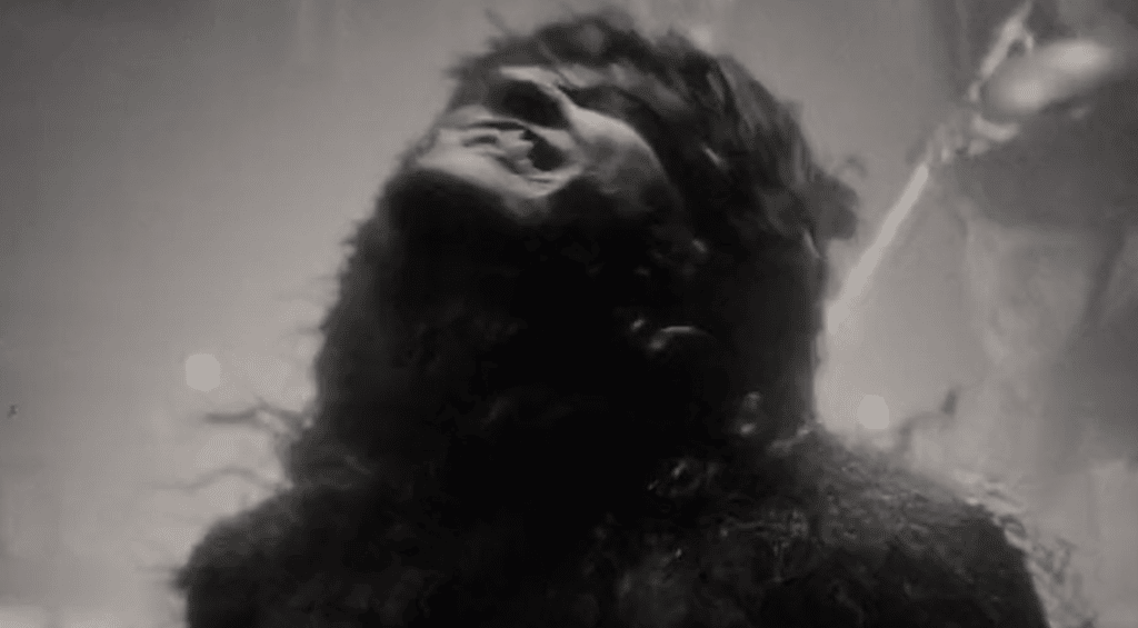 D23 : Le film d'&eacute;pouvante Werewolf by Night de Marvel &agrave; venir, digne d'un Hitchcock