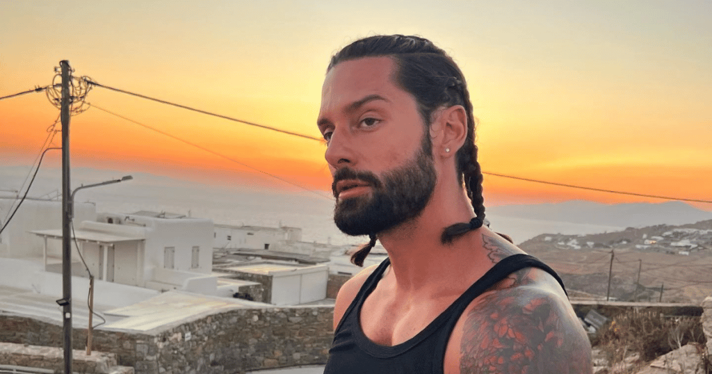 Hugo Manos (TPMP) : séparé de Laurent Ruquier ? Il fait une mise au point !
