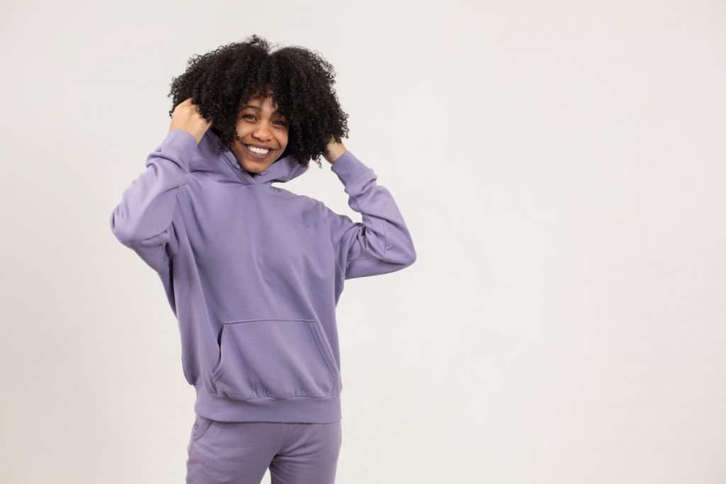 Tendance avec un sweat &agrave; capuche en automne !