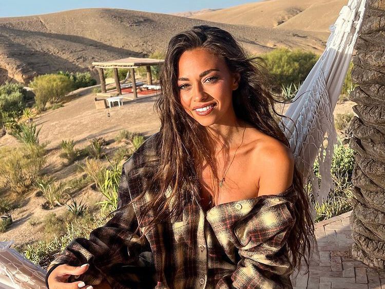 "J'ai fait une colique néphrétique" : Jessica Errero donne des nouvelles depuis un lit d'hôpital