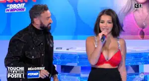 TPMP : Ruby Nikara en soutif, micro à la main, à côté de Cyril Hanouna sur le plateau