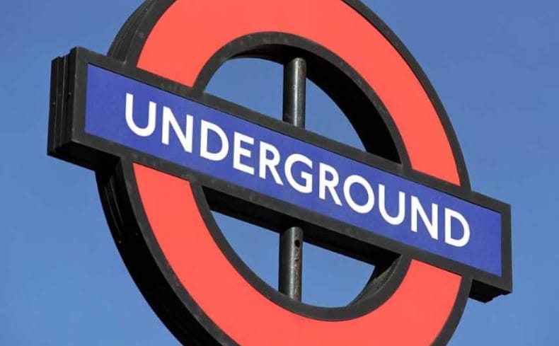 Amour : Son mari décédé est la voix du métro de Londres, elle y passe ses journées, juste pour l'entendre