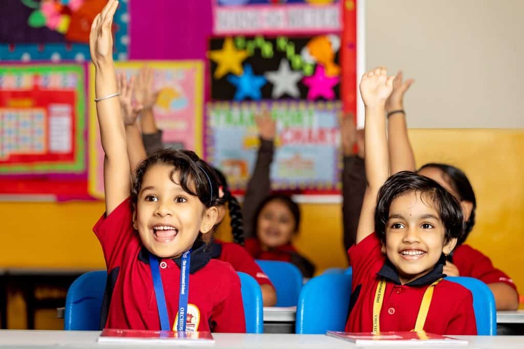 37 ans apr&egrave;s avoir postul&eacute; &agrave; l'emploi de ses r&ecirc;ves dans une &eacute;cole, elle re&ccedil;oit une r&eacute;ponse... Positive !