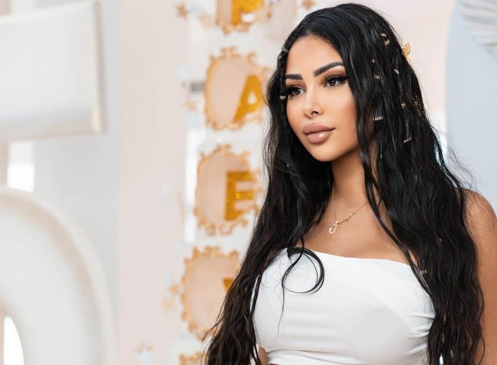 Maeva Ghennam serait-elle enceinte ? La Toile s’affole après la déclaration de la Marseillaise