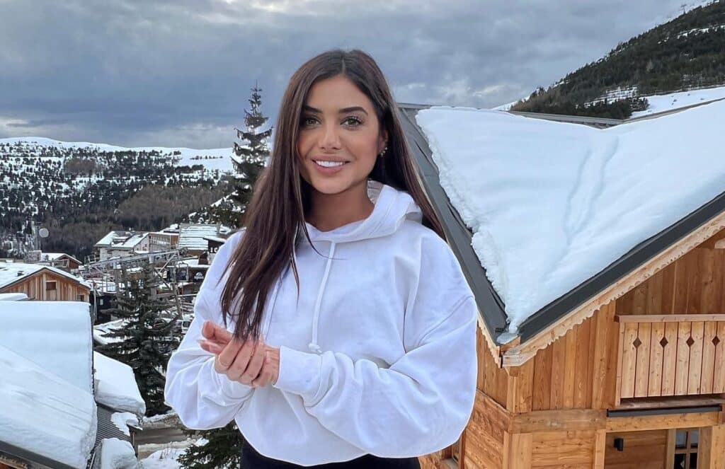 Julie Bertin s’attaque à son tour à Kelly Vedovelli : "Tu pues le seum !"