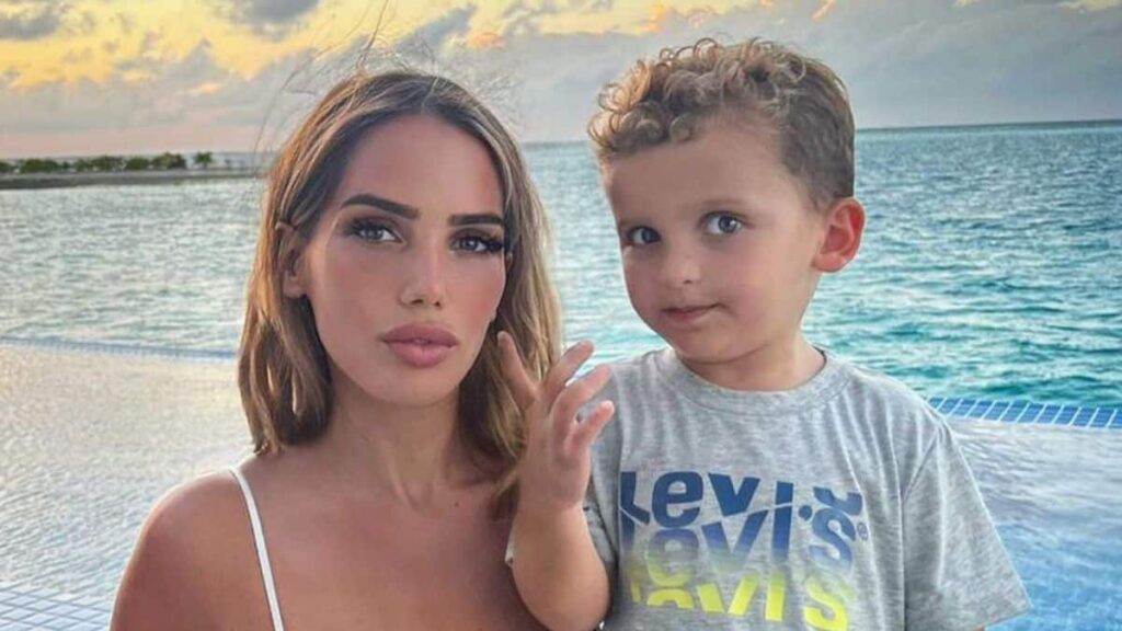 Manon Tanti recadre sévèrement un internaute après un commentaire déplacé sur son fils Tiago