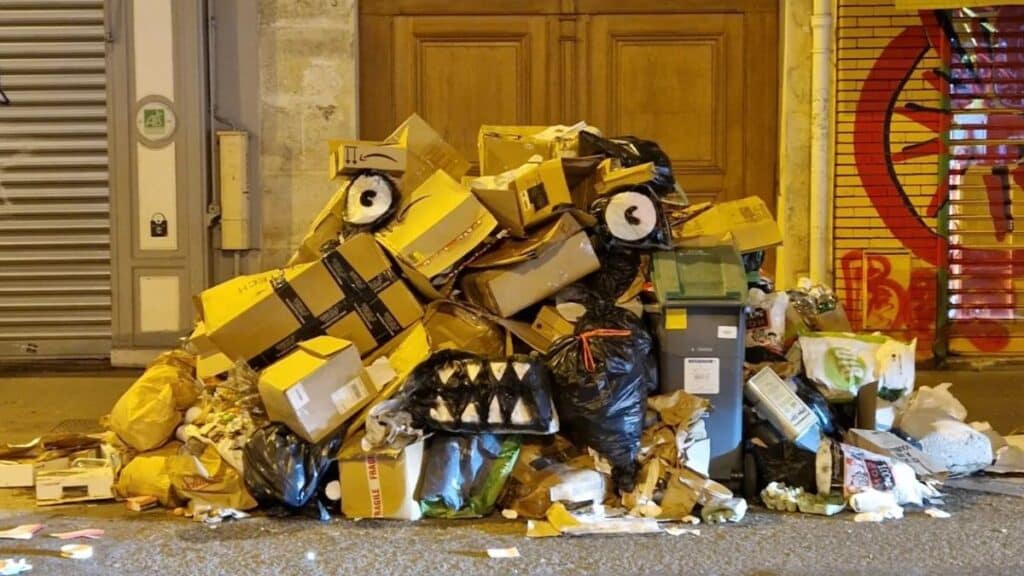 Bisk : Le street artist qui donne un nouveau visage aux poubelles de Paris