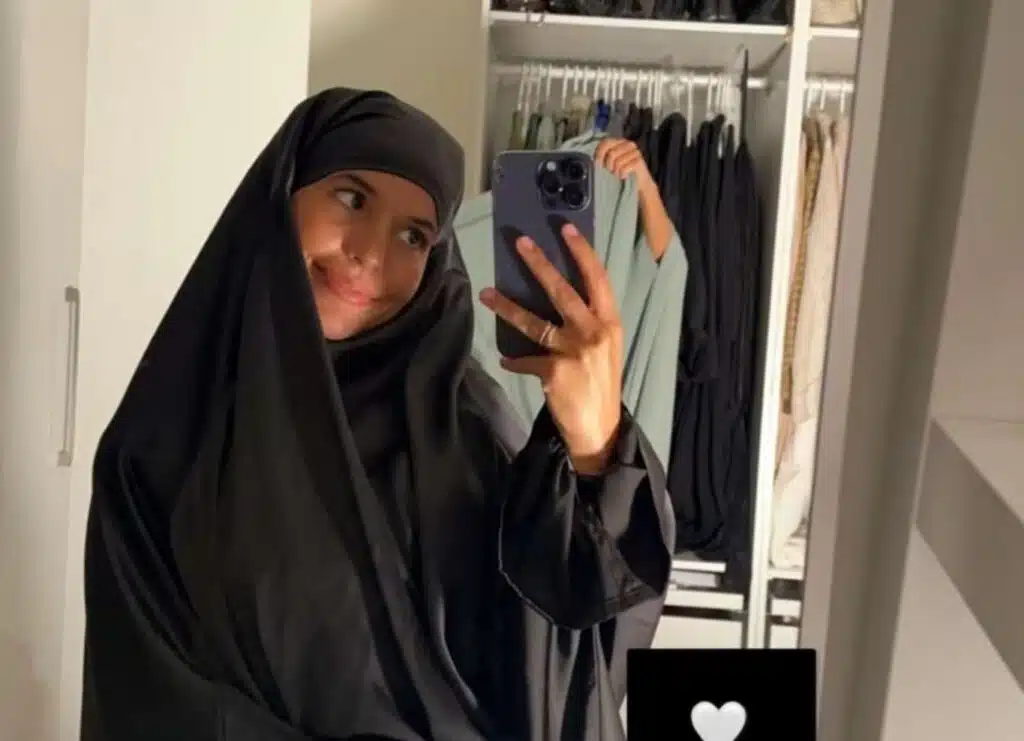 Poupette Kenza en pèlerinage à la Mecque avec sa famille "C'était un moment inoubliable"