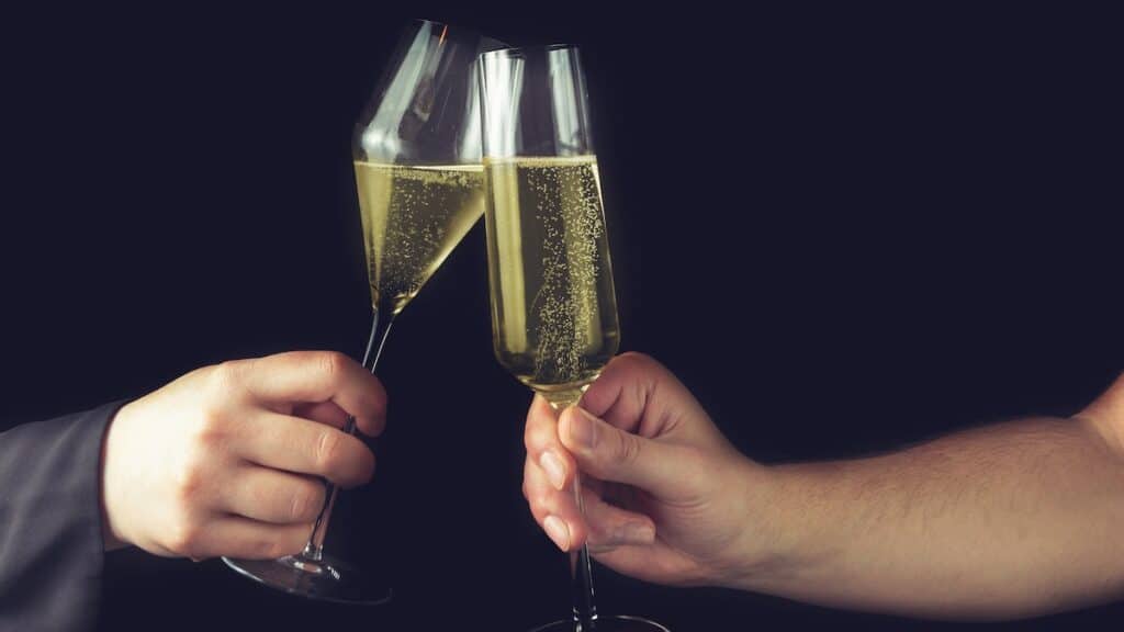 Pouzols : Fidèles joueurs, des amoureux Français gagnent le million à l'EuroMillions