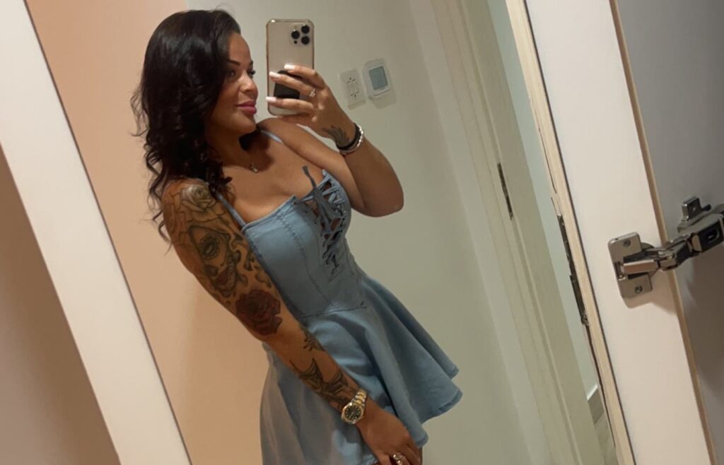 "Quelle bombe" : Sarah Fraisou ultra-sexy, les internautes sont sous le charme