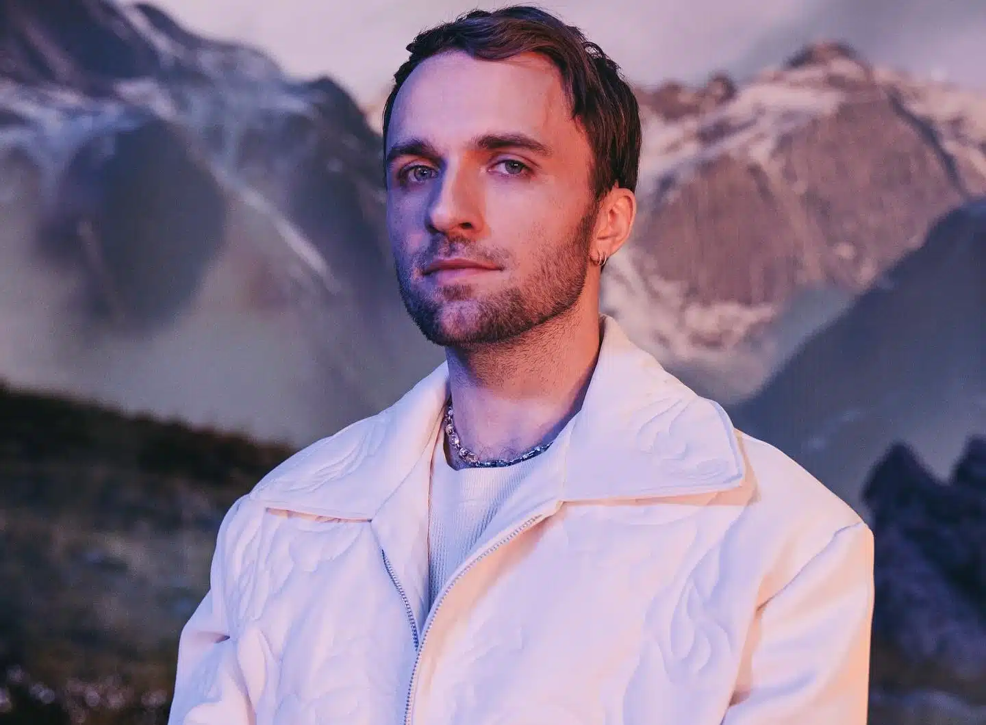 « Mdr, on s’en branle » Une série documentaire de Squeezie sur Prime
