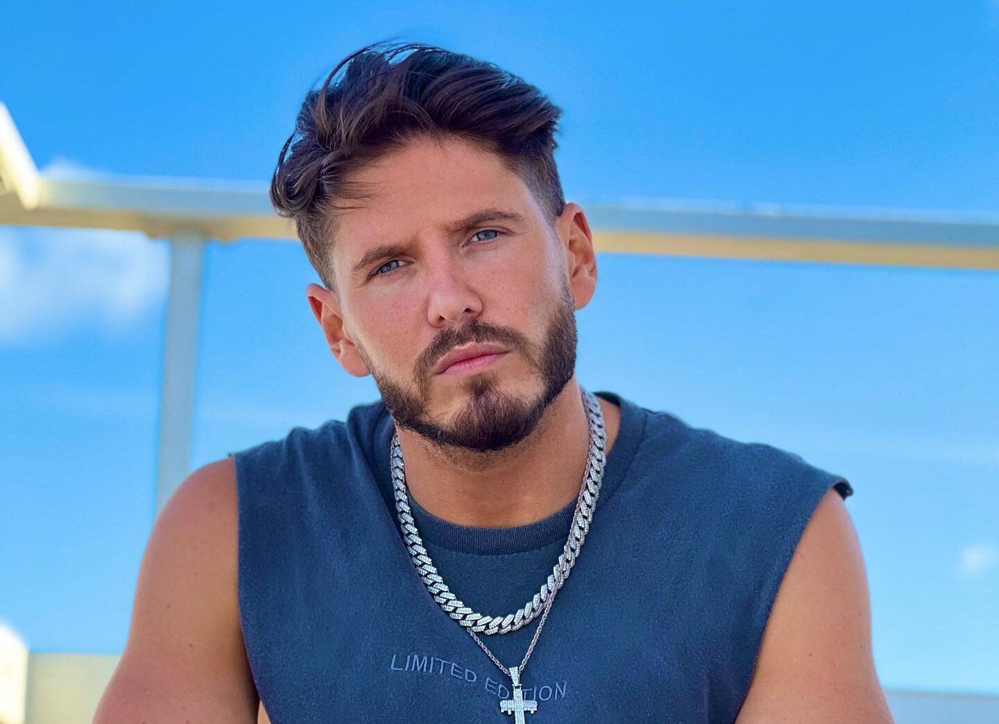 Seby Daddy se met à 4 pattes pour reconquérir son ex Léa Mary : Je 