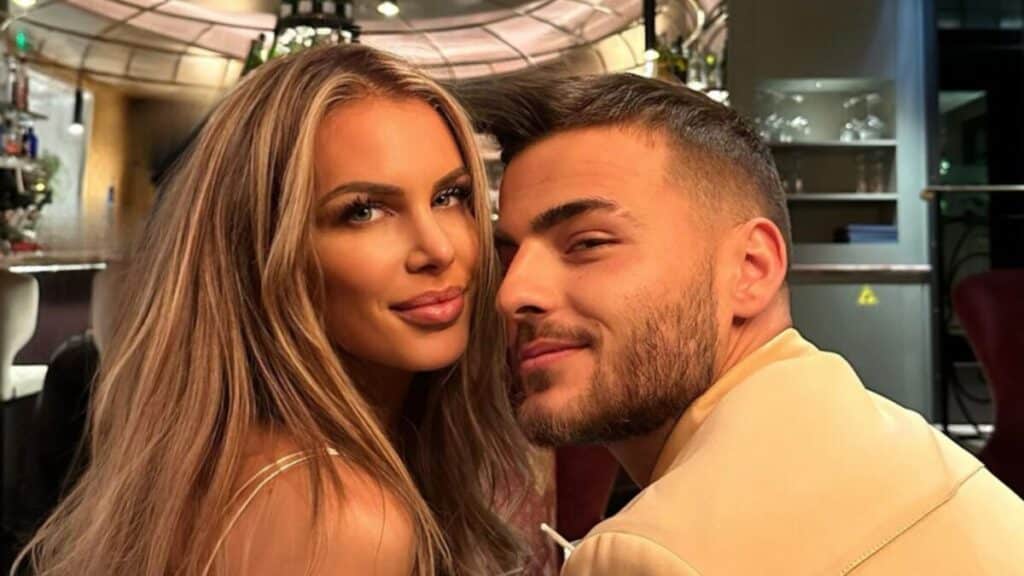 Adixia enceinte de Simon Castaldi ?