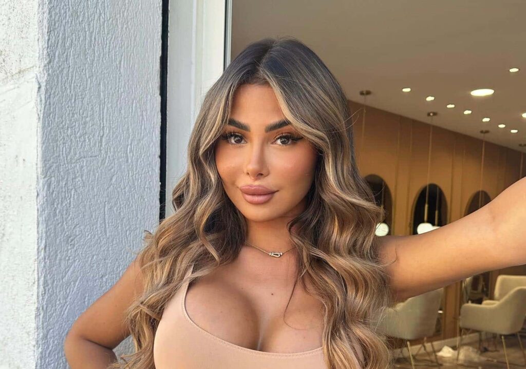 Maeva Ghennam redevient blonde apr&egrave;s 10 ans, les internautes sont conquis