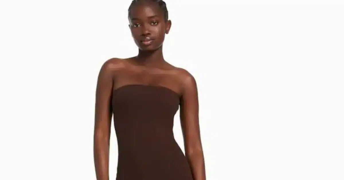 Faites sensation cet été avec la robe bandeau de Bershka !