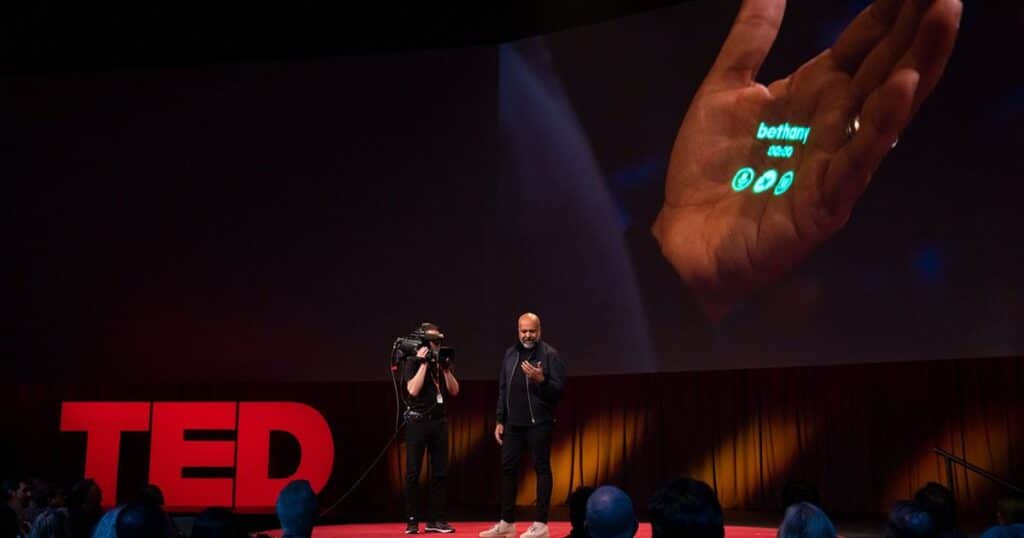 AI Pin : Le smartphone sans écran qui révolutionne la téléphonie