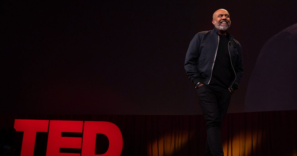 AI Pin : Le smartphone sans écran qui révolutionne la téléphonie