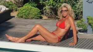 Caroline Margeridon : Sublime sous le soleil de Saint-Tropez !