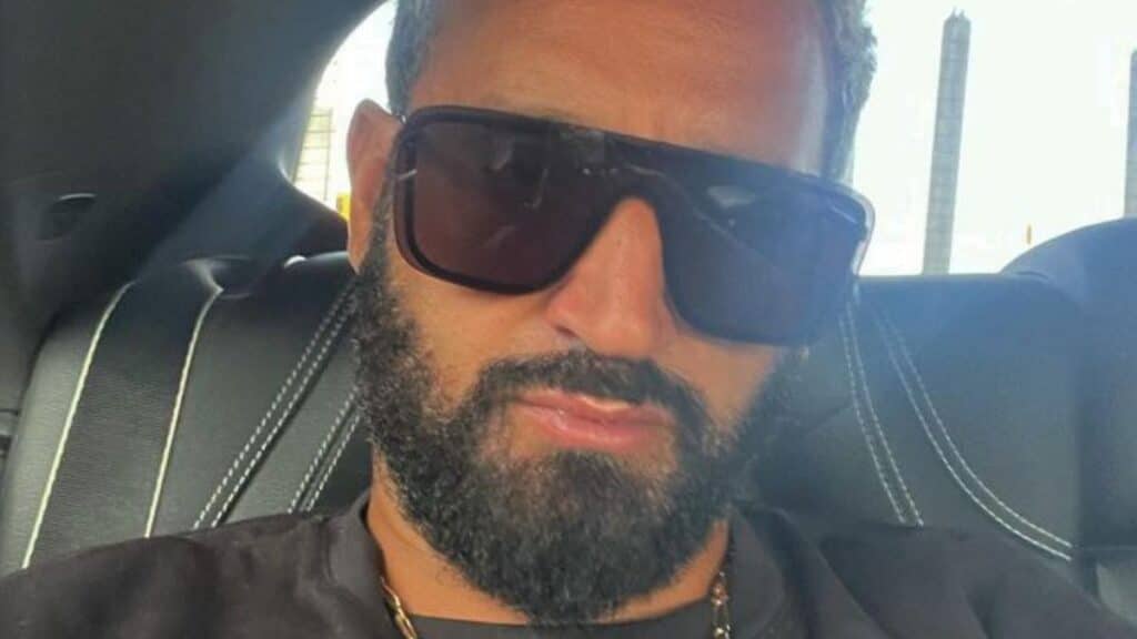 "Un petit air de Booder mixé avec Jay-Z" : Quand Cyril Hanouna change de look...