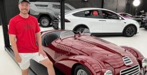 MrBeast : Pour sa nouvelle vidéo, le YouTubeur conduit la première Ferrari au monde, estimée à 100 000 000 $.