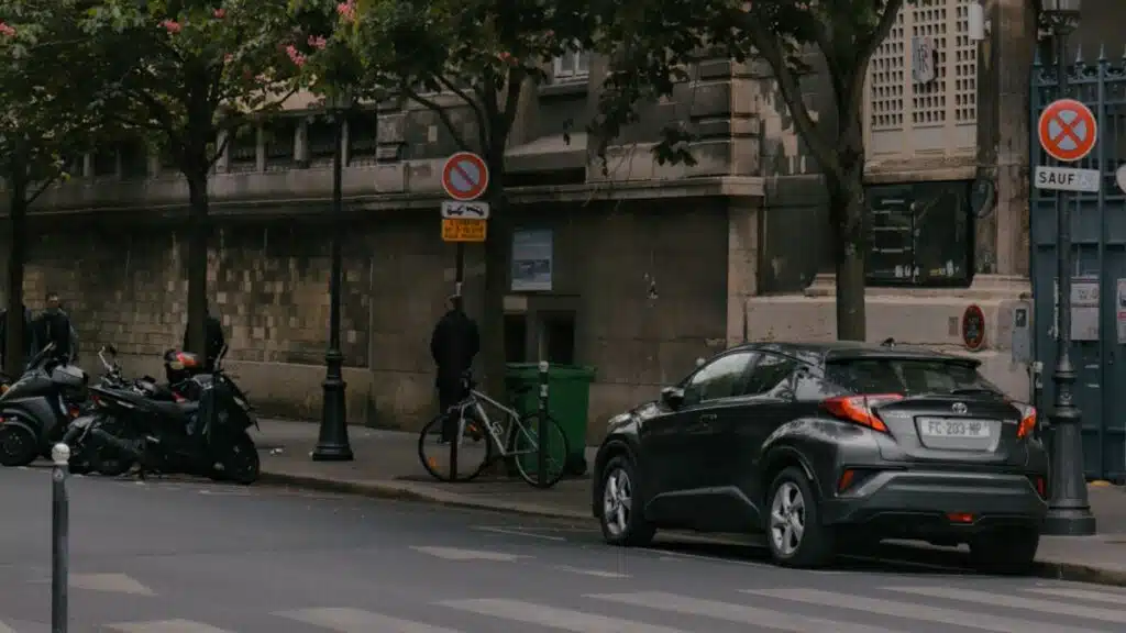 Faux PV de stationnement : Une nouvelle vague d'arnaques envahit nos rues et boîtes mails