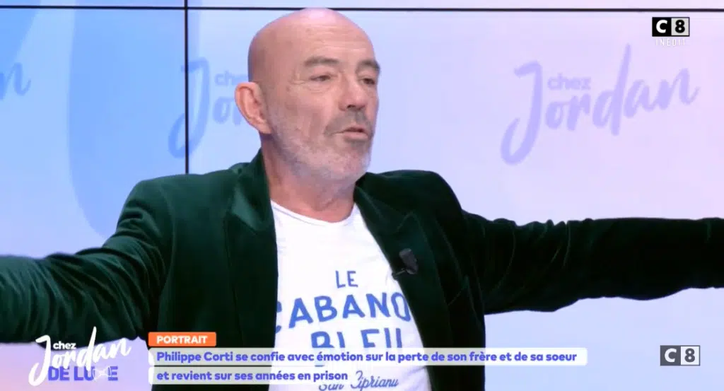 "Vous êtes un malade" : Jordan De Luxe, ahuri face à Philippe Corti, qui mixe en s'aidant de son s*xe "Chez Jordan"