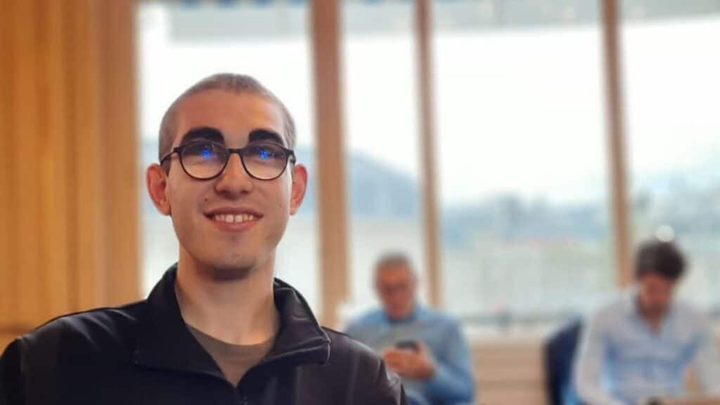 "Il est à de l'argent, il passe à la télé !" : Dylan Demontis (TPMP) agressé pour sa notoriété