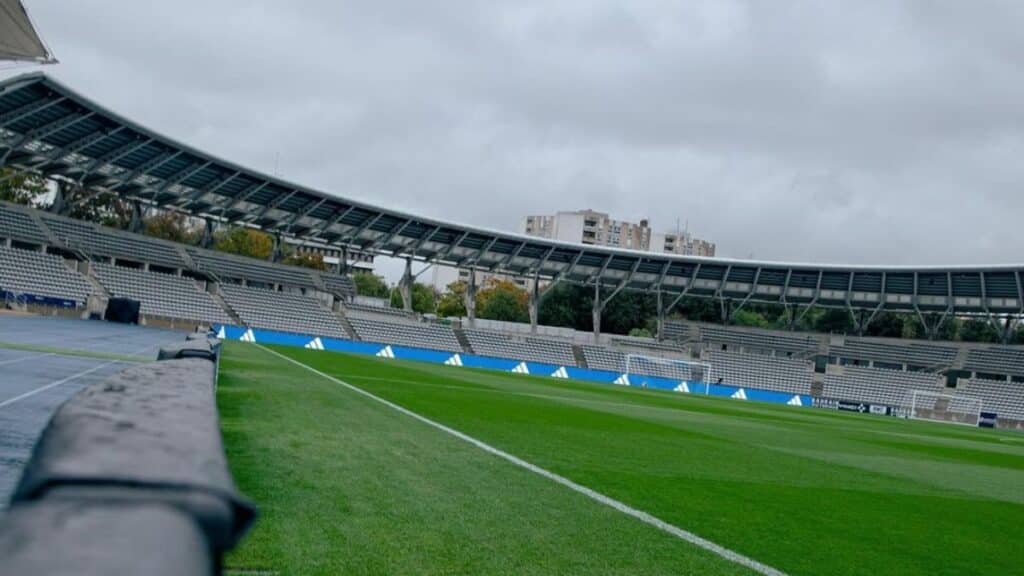 Le Paris FC change les règles du jeu : Matchs gratuits et mise en avant d'associations