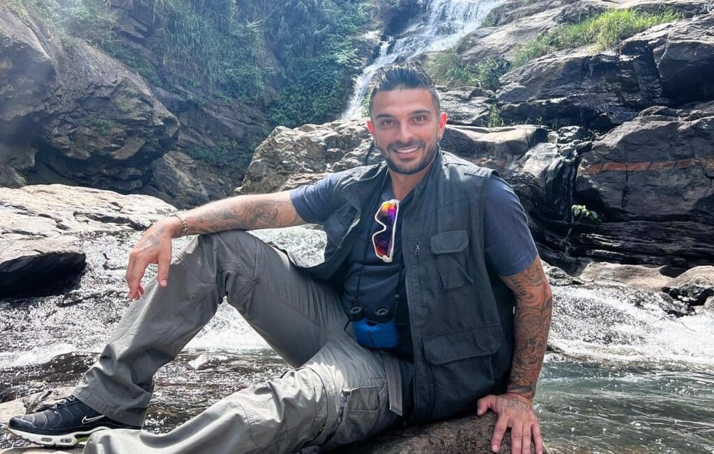 Julien Tanti (Les cinquante) : Son étrange apparition dans la Star-Academy sème le trouble