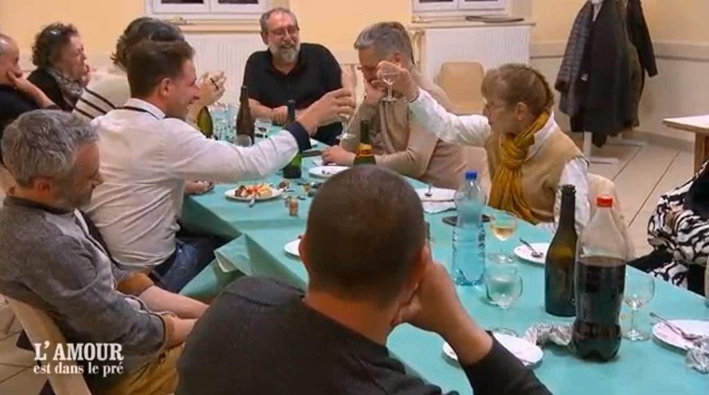 [SPOILERS] « Attention, c’est du cru » : Julien (L’amour est dans le pré) évoque des moments intimes avec la mère de Thibaut