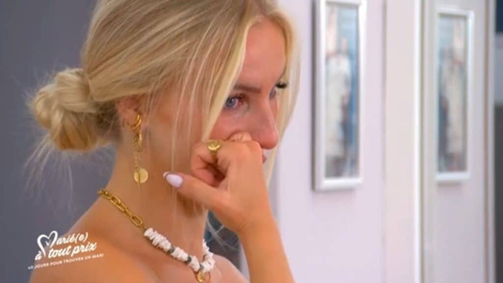 [SPOILERS] Marié(e) à tout prix : Emma en larmes en essayant sa robe de mariage