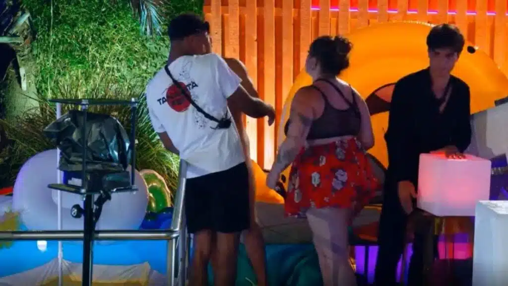 « Tu me saoules » : Iris (Frenchie Shore) s’en prend violemment à Melvin