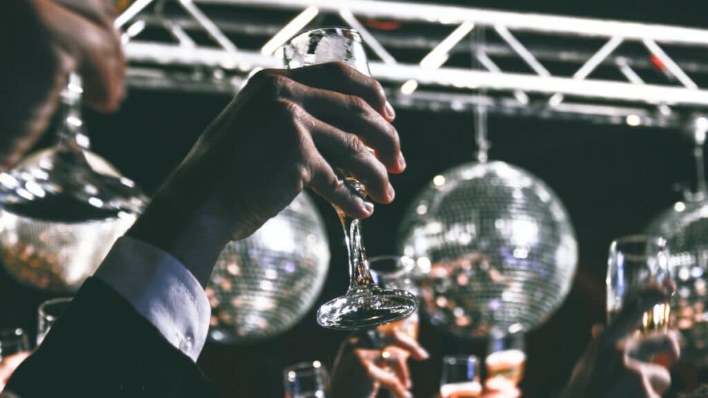 Espagne, Russie, Chili… Découvrez avec nous les rites les plus insolites pour fêter le Nouvel An à travers le monde !