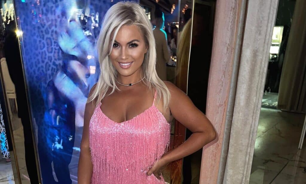 Carla Moreau rackettée à 1,8 million d’euros par des blogueurs