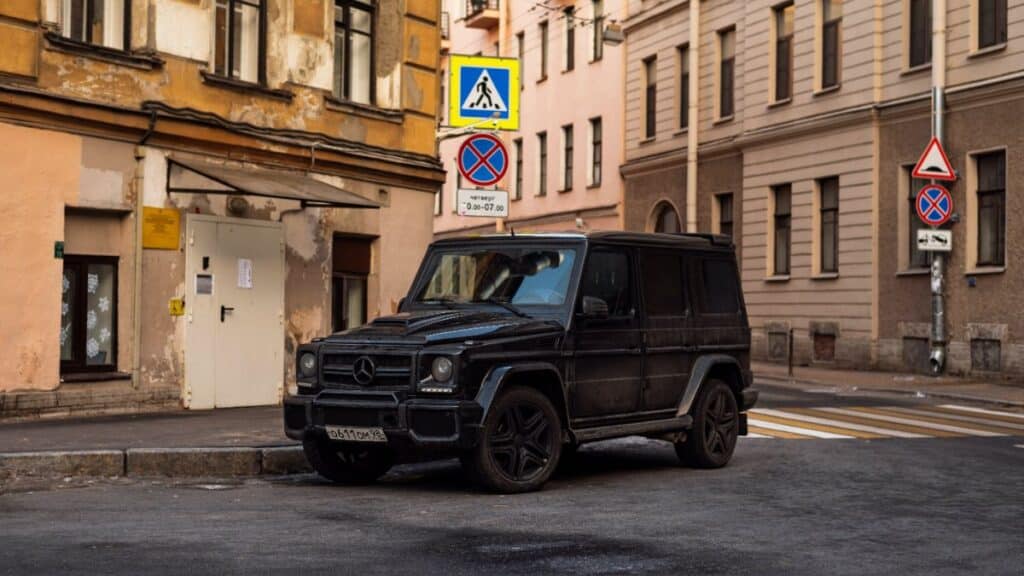 La colère gronde à Paris : Le triplement du tarif de stationnement pour les SUV fait réagir