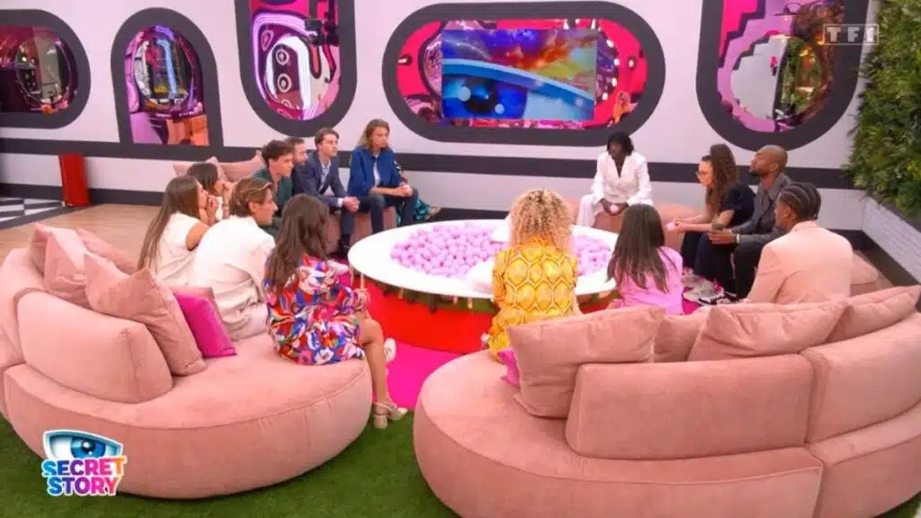 Secret Story 2024 : La voix fait une annonce de la plus haute importance aux candidats