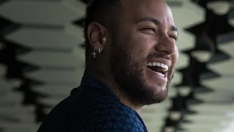 Neymar cr&egrave;ve les pneus de Renan Lodi : Une vengeance hors proportion apr&egrave;s une blague ?