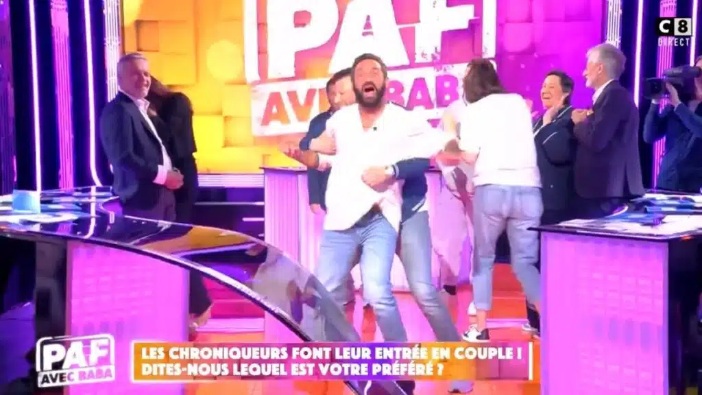 TPMP : Deux chroniqueurs s’embrassent en direct, Cyril Hanouna pète les plombs “Je vais tout péter”